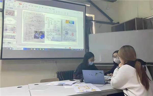 教师分组指导.jpg
