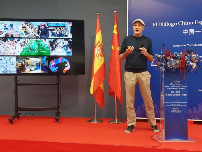 Juan Albert Estevan教授代表耿丹学院发言现场.jpg