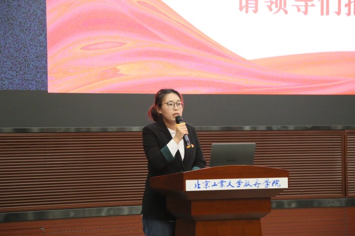 考菲菲.jpg