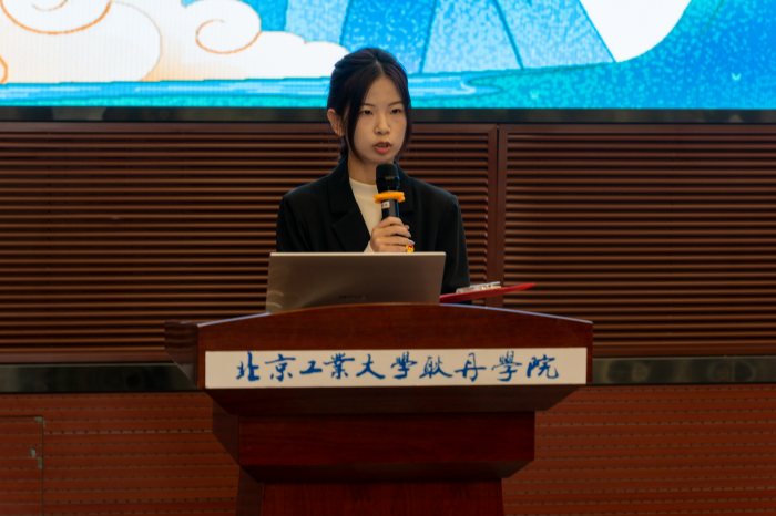 图片9 魏嘉凝代表樱花社工实践团志愿者宣誓.png
