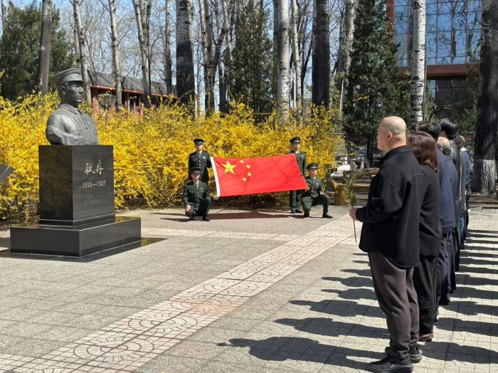 齐唱国歌.jpg