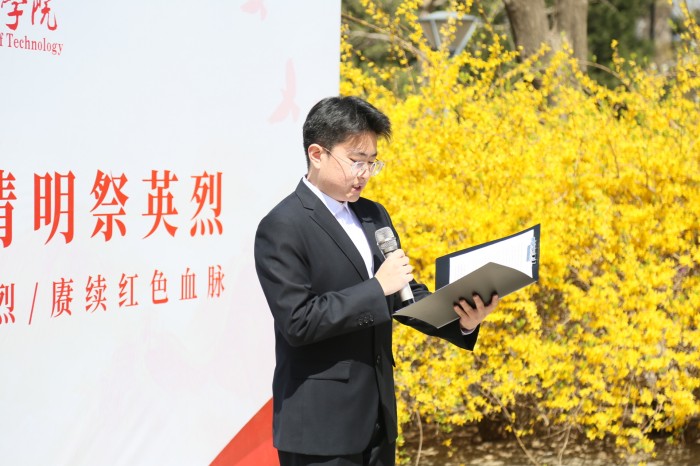 宋北同学介绍耿丹事迹.jpg