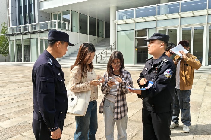 3民警.jpg