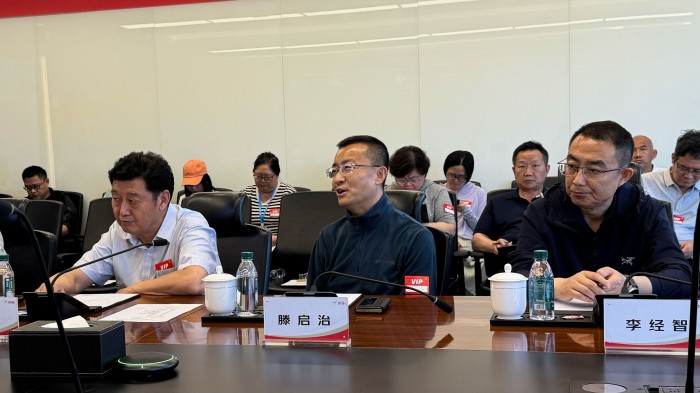 腾启治副校长发言.jpg