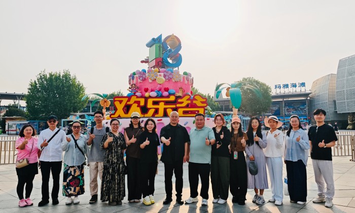图片8合影（同封面）.jpg