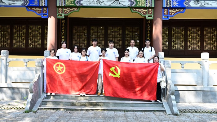 参观合影.jpg