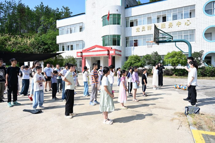 室外体育课.jpg